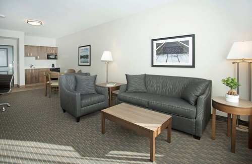 Calgary Hotel | Wingate By Wyndham Calgary Airport