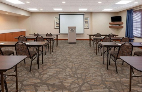 Erie Hotel | Wingate by Wyndham Erie