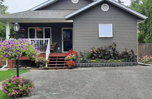 Winnipeg Beach Cabin | WINNIPEG BEACH RETREAT