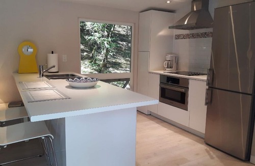 Cobble Hill House | Xanadu Escape - Luxury in the Trees - Swim Spa