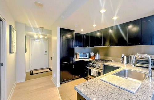 Yaletown Apartment | Yaletown 2BR/2BA luxury apartment in downtown Vancouver - next to MAJOR INTERNATIONAL SPORTING EVENT games