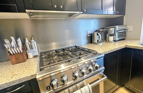 Yaletown Apartment | Yaletown 2BR/2BA luxury apartment in downtown Vancouver - next to MAJOR INTERNATIONAL SPORTING EVENT games