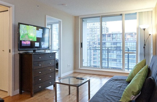 Downtown Vancouver Apartment | Yaletown Fully Furnished 17th Floor Condo