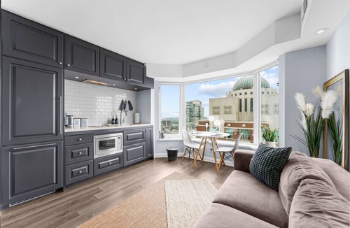 Bloor-Yorkville Apartment | Yorkville Luxe 1BR - Floor 28 - Concierge - Subway 1-Min Walk