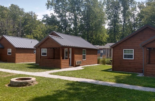 Geneva-on-the-Lake Cottage | You can see the "Famous GOTL Strip" from our front Yard!