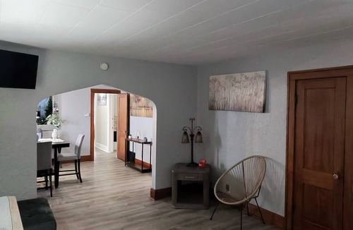 Kenmore Apartment | YOURCozy 3-bedroom Kenmore Retreat/located near Niagara Falls,safe/comfort/clean
