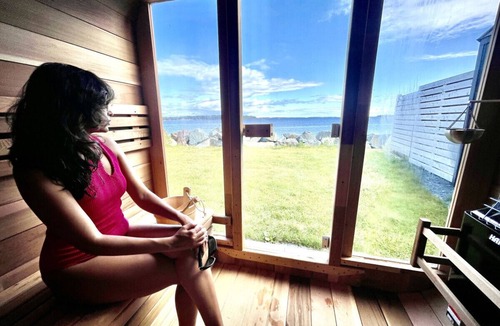 LaHave House | Zen Oceanfront Chalet- Hot Tub & Sauna - Private