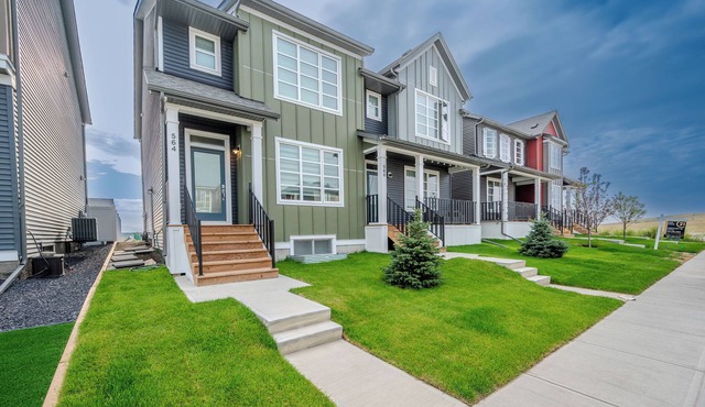 1 KING Modern Two Bedroom Secondary Suite in Airdrie Alberta