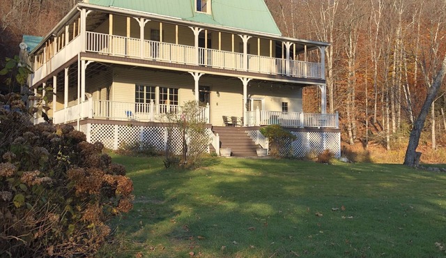 10 bdr Victorian house; private tennis court, lake