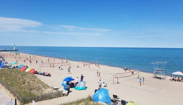 10 mins from Grand Bend Beach