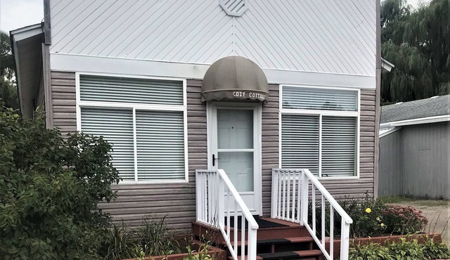 100% Ceramic tile, super sanitized, pet friendly, golf cart ride to beach.