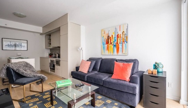 101 Peter St 1901 · Trendy 1BR Executive Style Suite - Sleeps 3!