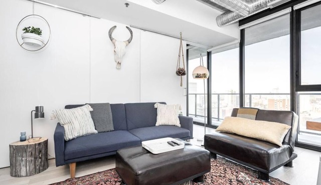 (1210)Downtown Glasshouse Gorgeous 2BR 1BATH +PARKING+Fast WiFi (311)