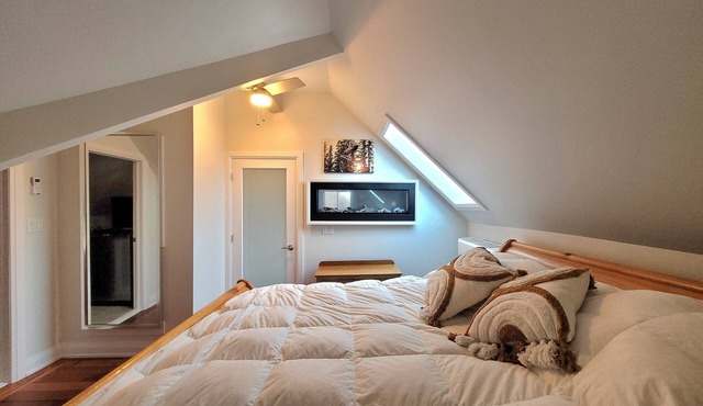 15 Mins From Stratford Festival, two Viewing Decks of the Scenic Countryside