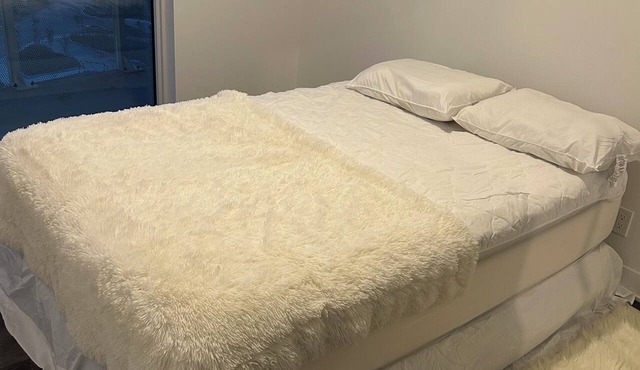15 Minutes to York University 2 Bedroom, 2 full Bathroom Condo