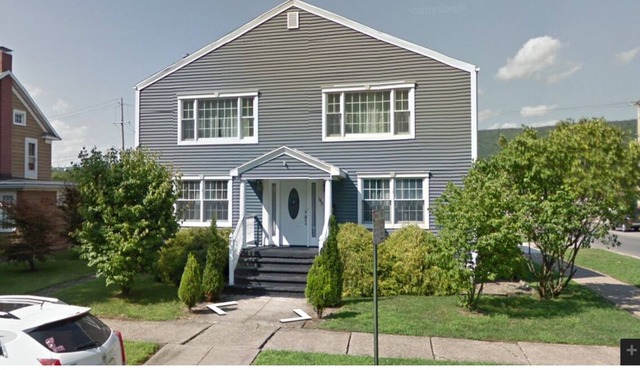 1BR + 2BA. 2nd BR available for additional fee / night. Two blocks to downtown