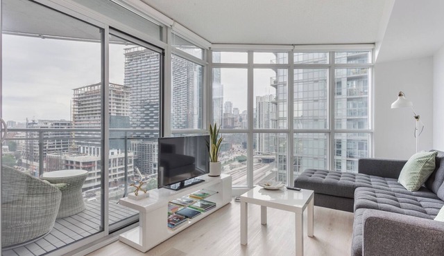 1BR Apartment in Toronto close to CN tower and Rogers Centre