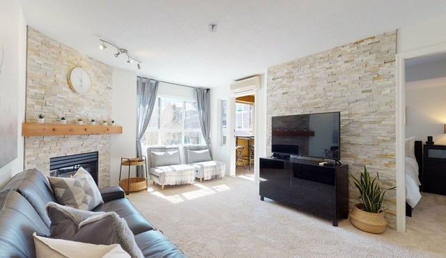 1BR + Den | Marketplace Lodge | Gas Fireplace | Village Location | Complex Hot Tub