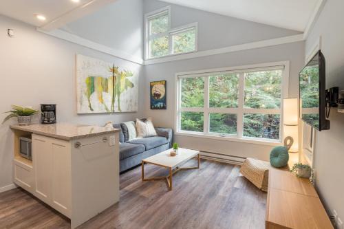1BR in Gondola Village, Near Gondola, Free Parking, Updated Unit, Incredible Location