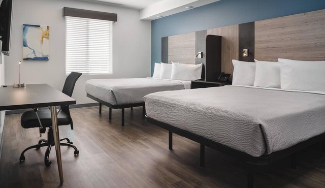 2 Accommodations with Free Parking | Dogs Allowed | Green Tree Mall - 0.8 miles