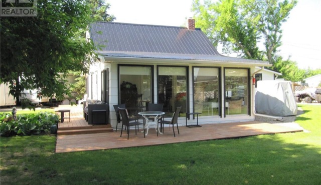 2 bdm Lakeview Cabin Getaway in Meota, Sask