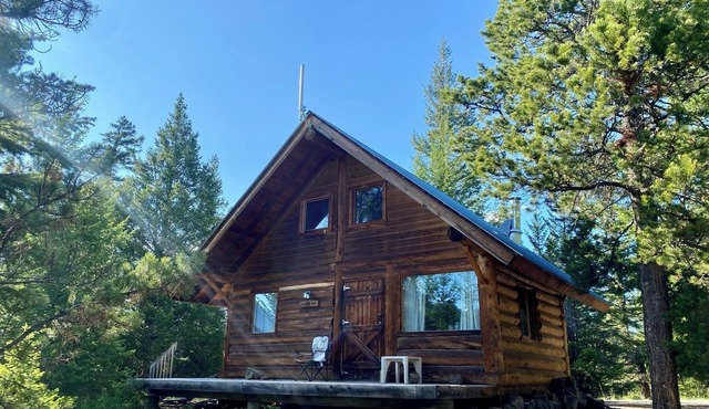 #2 Beautiful modern log cabin in Tatlayoko Valley with an amazing view.