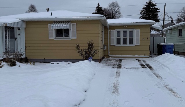 2-bedroom house in welcoming Rochester with cool AC and charm