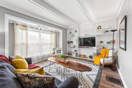 2 Bedroom in Kamm's Corner!