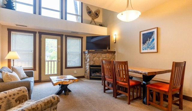 2 Bedroom Plus Loft. Pool and A/C