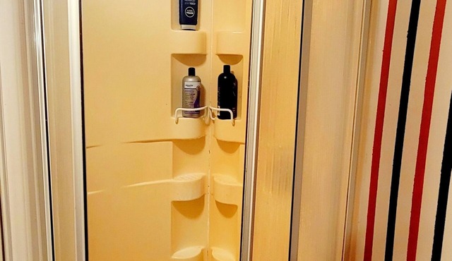 2-Bedroom private basement, Minutes from airport & transit