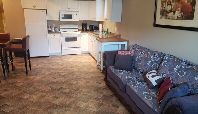 2 Bedroom Suite with BBQ ready on the Go!