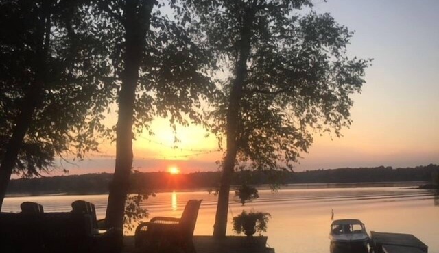 2 Bedroom Waterfront Cottage