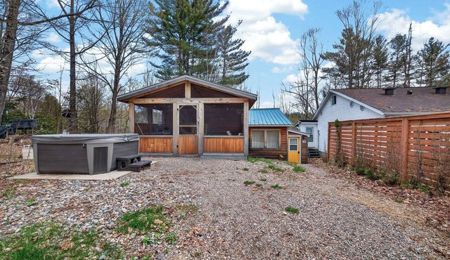 2 Cottages Side by Side on Prestigious Lac St.Pierre