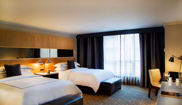 2 Modern Pet-Friendly Rooms w/Refined Decor Near Subway & Top Attractions