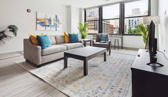 2BR Executive Downtown Retreat