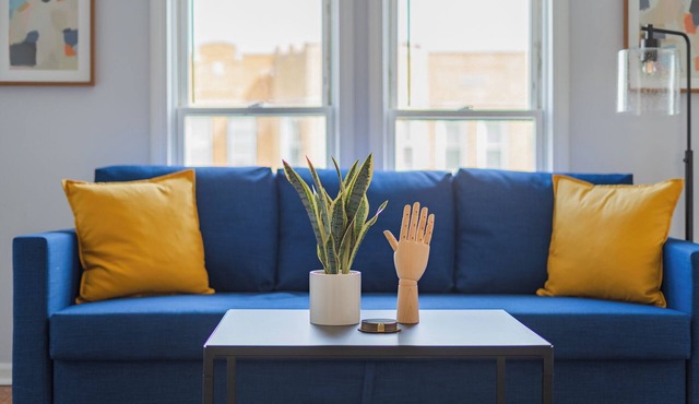 2F - ❤️ Lowest Rates! Fun & Stylish 3BR in Logan Square