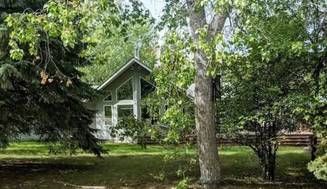 3 Bedroom Cottage - Sunroom + Patio + Fire Pit