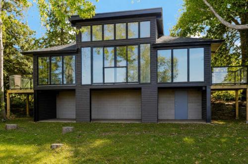 3-bedroom Englewood Lakefront Main House