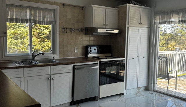 3-bedroom house in charming King City with AC, WiFi. Enjoy your stay