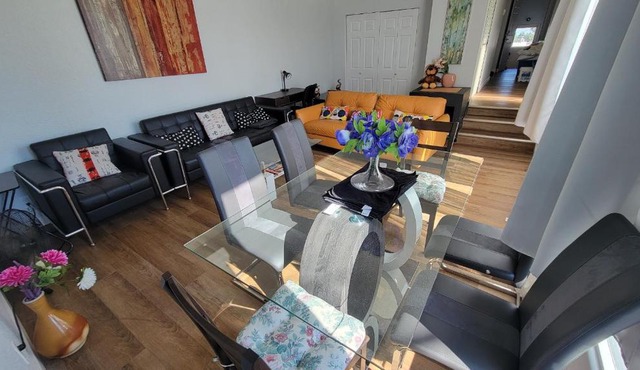 3 Bedroom House Near Airport and Downtown