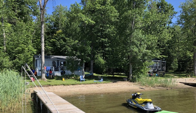3 Season Cottage - Shadow Lake, Coboconk - Perfect for Family, Adults & Kids