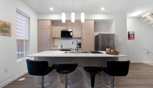 3BR 2bth home@Barrie10min toCentennial beachnnEntire townhouse in Barrie,Ontario