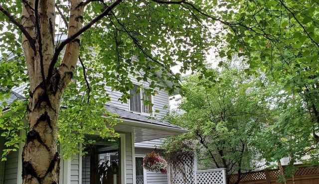3BR furnished Family Home with Gym in SW Calgary