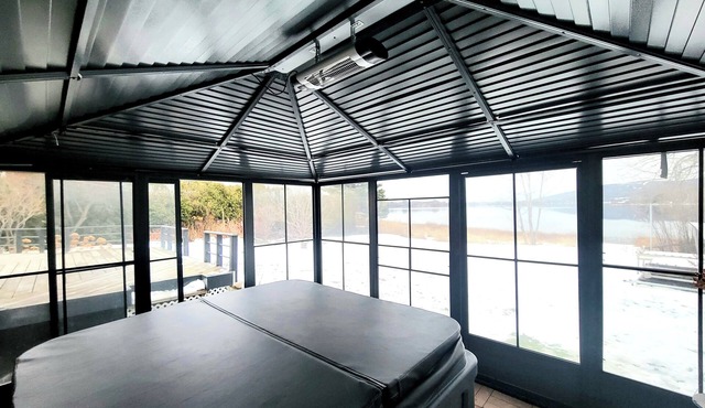 3CH - Lakeside + Spa + Fireplace + AC + Billiards + BBQ and more WoW!