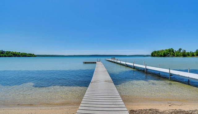 ~ 4,000 Sq Ft Cabin on Glen Lake: Deck & Views!