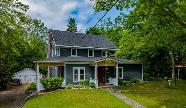 4 Bedroom, 2.5 Bath in town