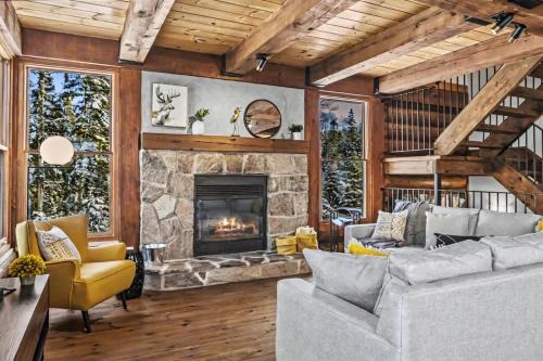 4-Bedroom Chalet Fraternite in Lac-Superieur Tremblant