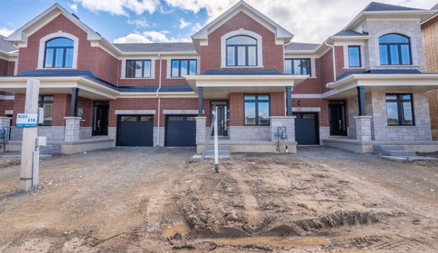 4 bedroom home backing onto pond- sleeps 8