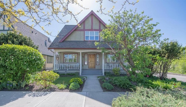 4 BR w/ AC Steps From the Lake