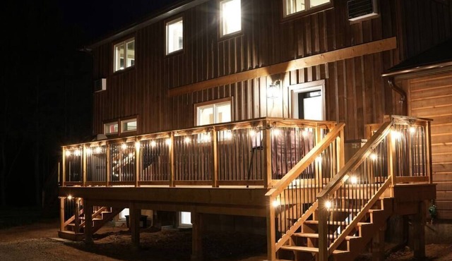 #4 Lodge Room (1 King Bed)